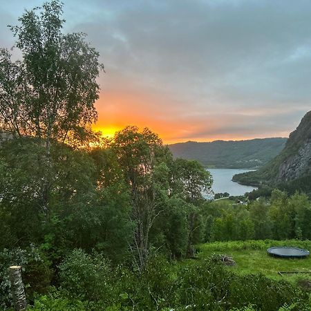 Stille Og Fredelig Ved Fjord Og Fjell Valsøybotn Eksteriør billede